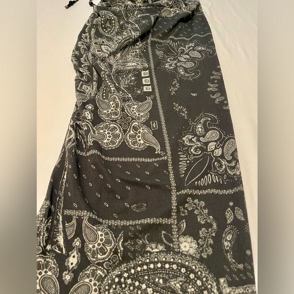 H&M Black and Gray bandana One-Shoulder Maxi Dress Cowboy Carter - Picture 5 of 7